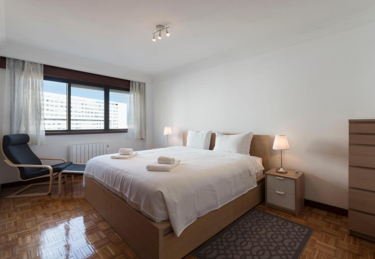Lovelystay - Charming 3Br Flat W/ Free Parking In Devesas Vila Nova de Gaia Esterno foto
