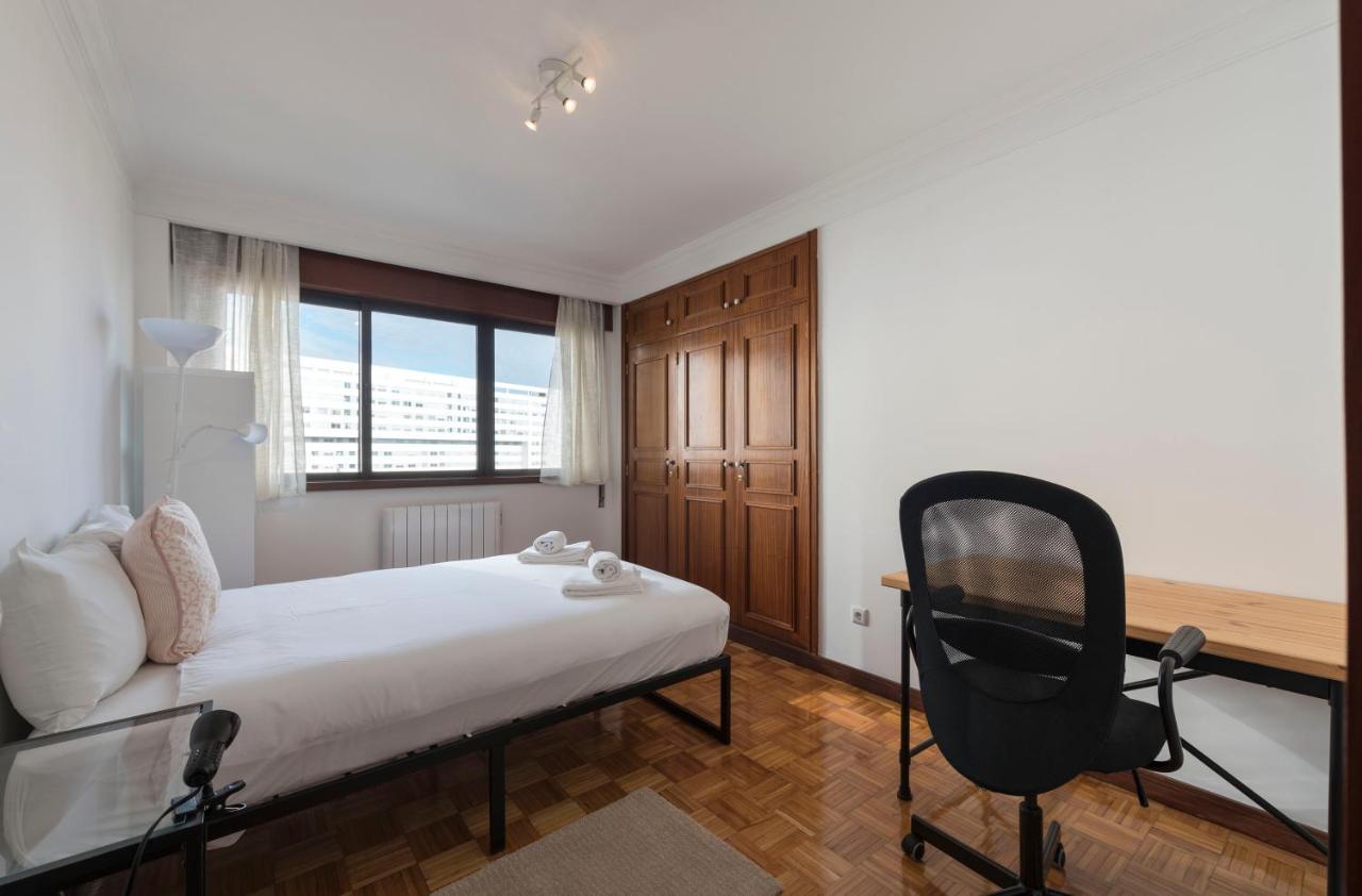 Lovelystay - Charming 3Br Flat W/ Free Parking In Devesas Vila Nova de Gaia Esterno foto