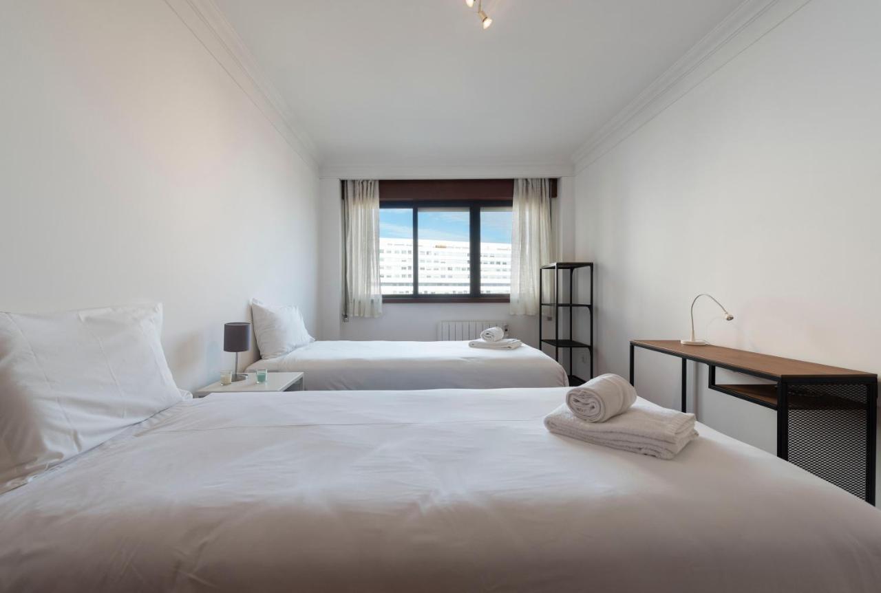Lovelystay - Charming 3Br Flat W/ Free Parking In Devesas Vila Nova de Gaia Esterno foto