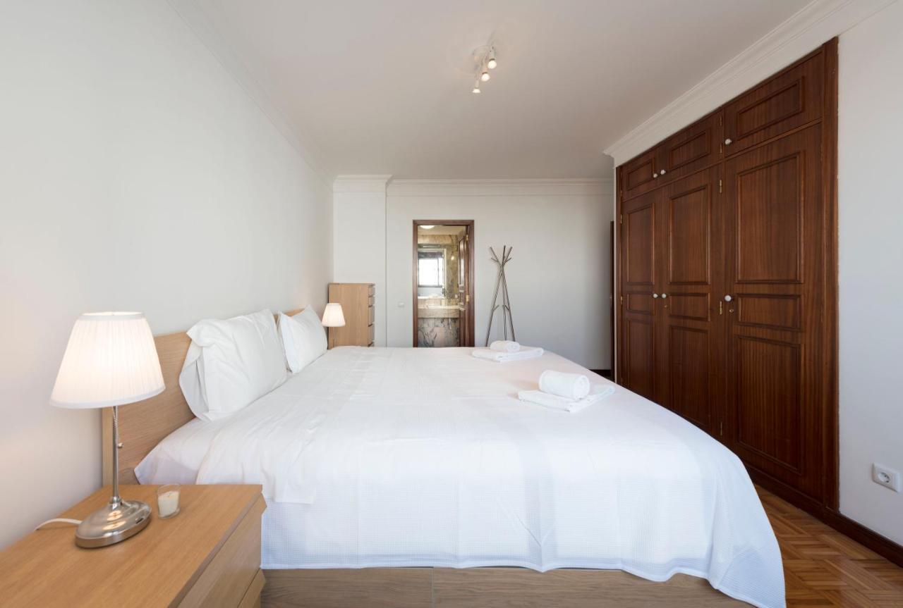 Lovelystay - Charming 3Br Flat W/ Free Parking In Devesas Vila Nova de Gaia Esterno foto