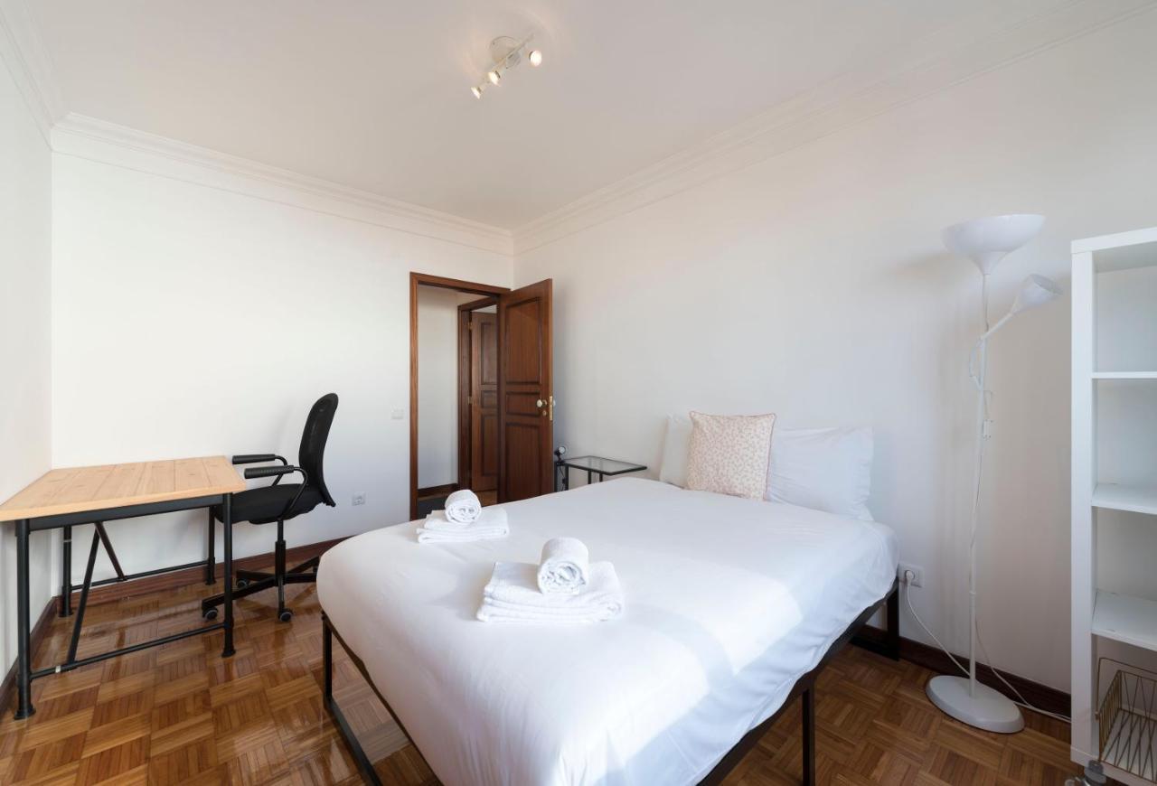 Lovelystay - Charming 3Br Flat W/ Free Parking In Devesas Vila Nova de Gaia Esterno foto