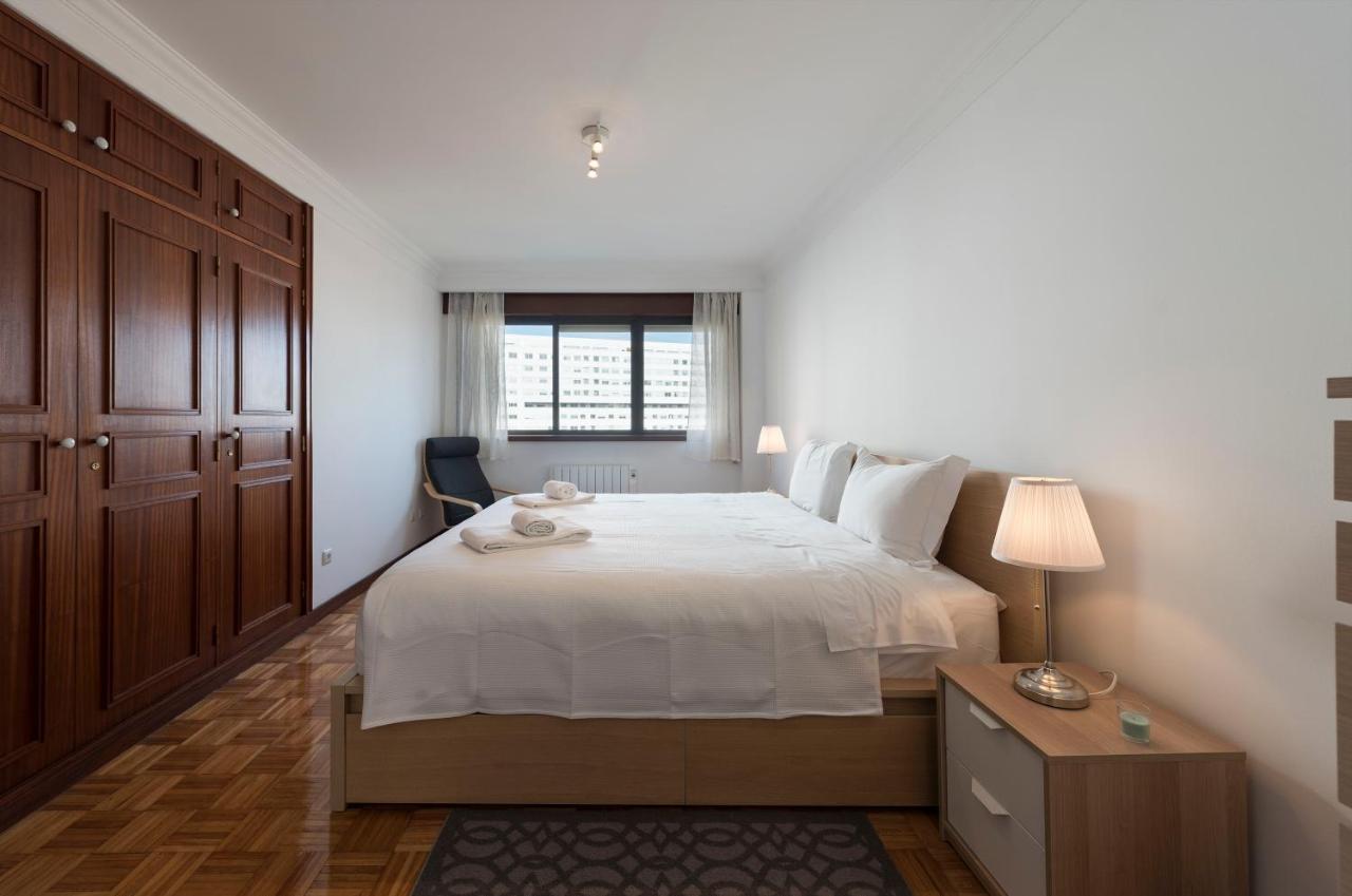 Lovelystay - Charming 3Br Flat W/ Free Parking In Devesas Vila Nova de Gaia Esterno foto